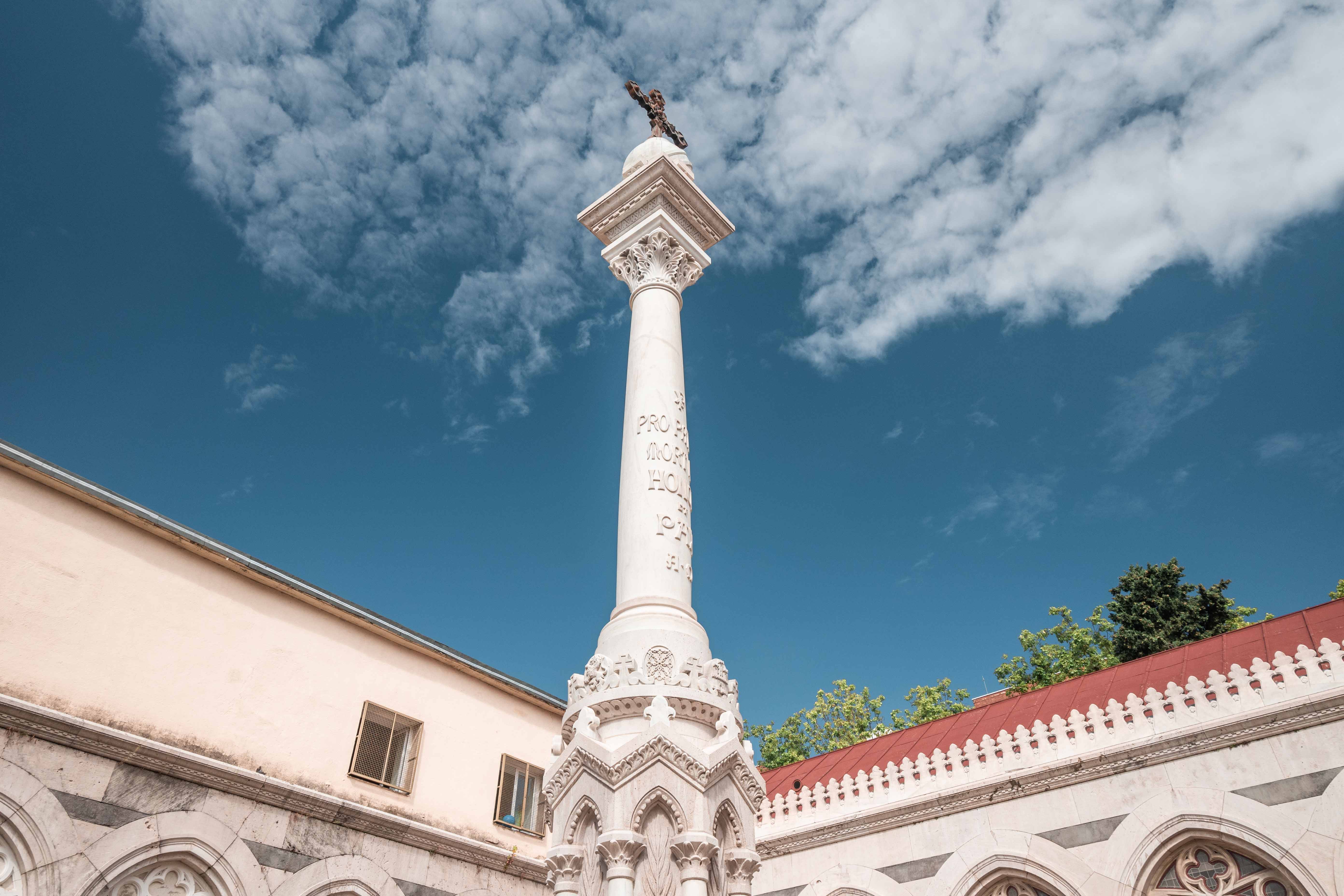 Panteón de Hombres Ilustres Madrid Criptas españolas cosas insólitas Panteón de Hombres Ilustres torre