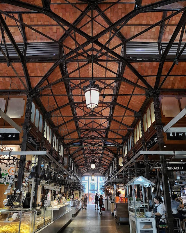 Uno de nuestros lugares Instagrammables favoritos de Madrid es también el paraíso foodie: ¡el Mercado de San Miguel!