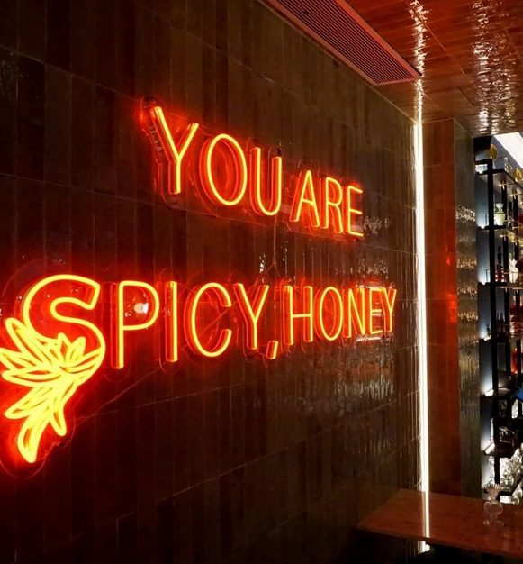 letrero neon specia bar madrid