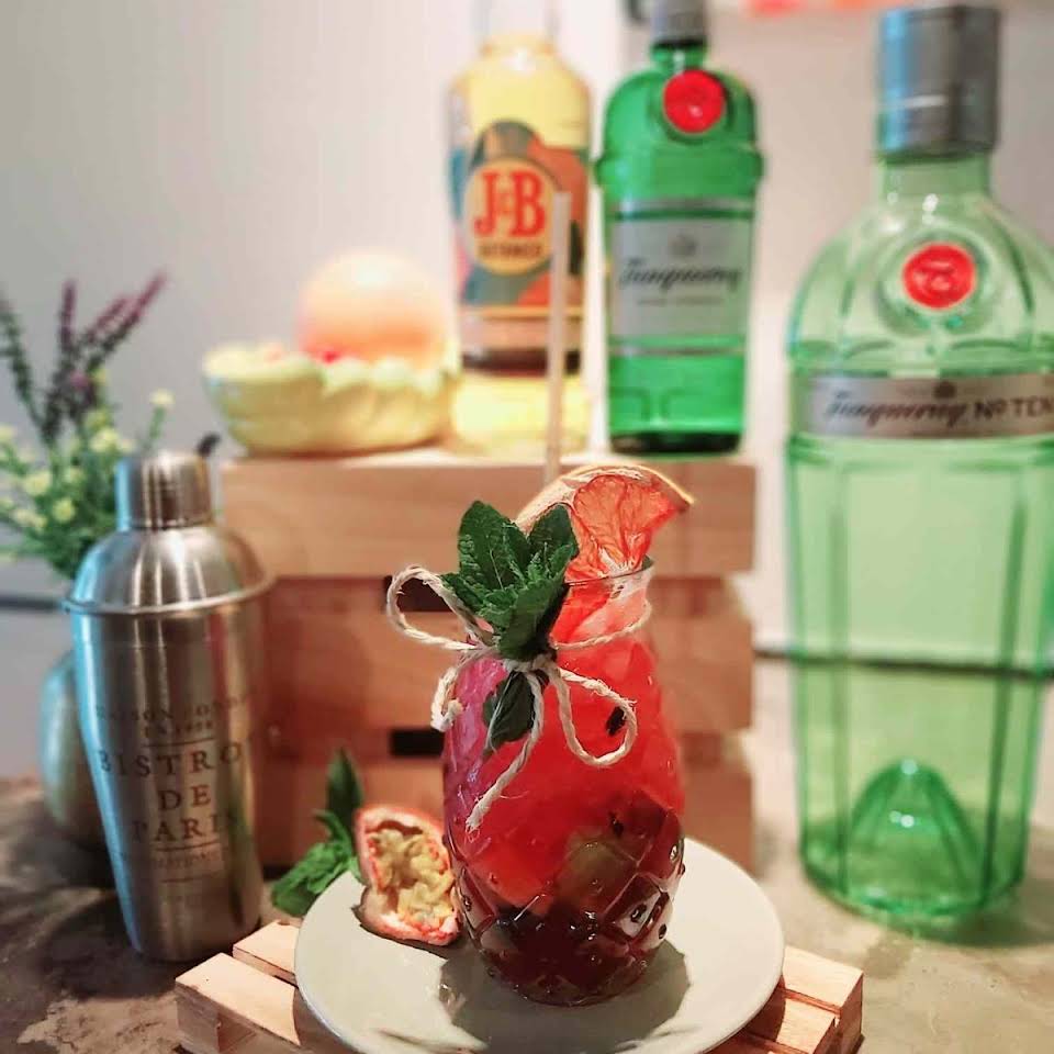 coctel de fresa sambhad cocteleria malasana mejores coctelerias madrid